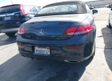 Mercedes Klasa C W205 Kabriolet Facelifting 2.0 300 258KM 2019 Mercedes-Benz Klasa C MERCEDES-BENZ C 300 2.0 Benzyna 259KM, zdjęcie 3
