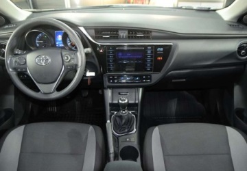 Toyota Auris II Hatchback 5d Facelifting 1.6 Valvematic 132KM 2017 Toyota Auris Polski salon 1.6 benzyna 132 KM Klimatyzacja Hatchback 1.6, zdjęcie 5