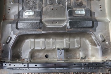 PODŁOGA BAGAŻNIKA SUZUKI JIMNY ZDROWA 2012R