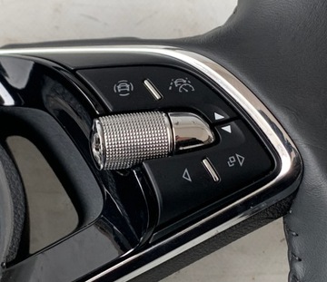 РУЛЕВОЕ КОЛЕСО SKODA OCTAVIA IV С ПОДОГРЕВОМ КОЖАНЫХ ЛЕЗВИЙ