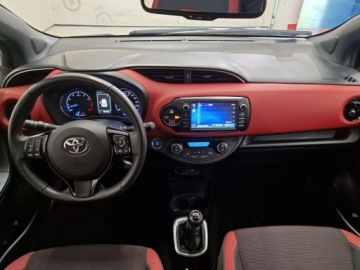 Toyota Yaris III Hatchback 5d Facelifting 2017 1.5 Dual VVT-iE 111KM 2017 Toyota Yaris 1.5 Selection III (2011-2019) Toyota, zdjęcie 2