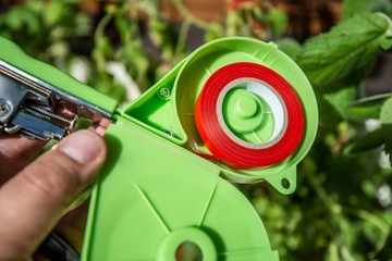 САДОВЫЙ НАБОР УСТРОЙСТВО ДЛЯ ПОДВЯЗКИ РАСТЕНИЙ 25М + СКОБЫ