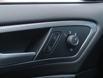 Volkswagen Golf VII Hatchback 3d Facelifting 1.5 TSI ACT 150KM 2019 VW Golf 1.5 TSI, Salon Polska, Automat, Klima, zdjęcie 16