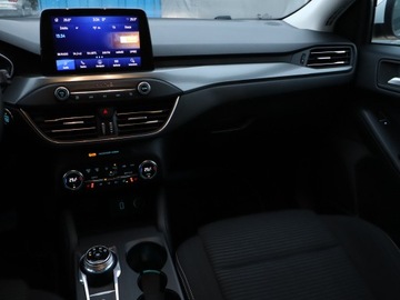 Ford Focus III Hatchback 5d facelifting 1.0 EcoBoost 125KM 2018 Ford Focus 1.0 EcoBoost, Automat, Skóra, Navi, zdjęcie 7