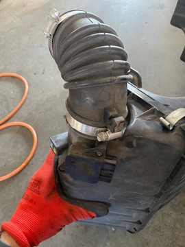 POUZDRO FILTRU VZDUCHU SUZUKI SWIFT IV MK6 1.3