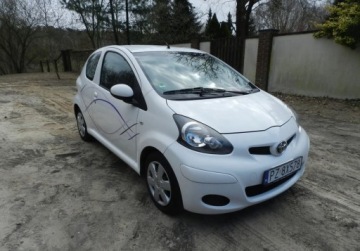 Toyota Aygo I Hatchback 3d 1.0 VVT-i 68KM 2010 Toyota Aygo sliczna mala tania niezawodna BEZ RDZY klima Benzyna 68KM, zdjęcie 2