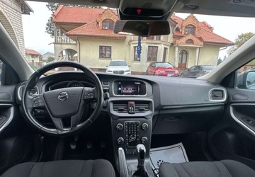 Volvo V40 II Hatchback Facelifting 2.0 D2 120KM 2018 Volvo V40 Swiatla Led 2.0 Diesel 120KM, zdjęcie 7