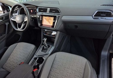 Volkswagen Tiguan II SUV Facelifting 2.0 TDI 150KM 2021 Volkswagen Tiguan Life 2.0TDI 150KM DSG App Connet Czuj Park. Pod.Fotele T, zdjęcie 9