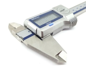 Электронный штангенциркуль Mitutoyo 150 мм.