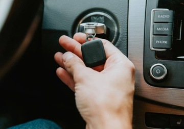 Подарок мотоциклисту. Локатор notiOne GO! Черный КЛЮЧ МОТОЦИКЛА