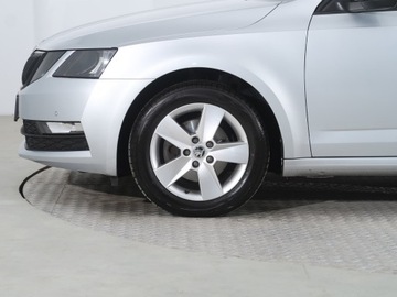 Skoda Octavia III Liftback Facelifting 1.5 TSI ACT 150KM 2019 Skoda Octavia 1.5 TSI, Salon Polska, Klima, zdjęcie 13