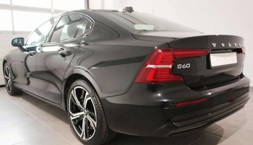 Volvo S60 III Sedan Facelifting 2.0 B5 250KM 2023 Volvo S60 Volvo S60 B5 B AWD Ultimate Dark 2.0 Benzyna 250KM, zdjęcie 4
