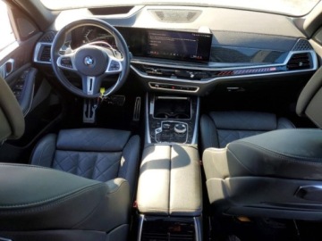 BMW X5 G05 2024 BMW X5 M 2024 r., 4,4L X5 M60I 4.4 Benzyna 523KM, zdjęcie 8