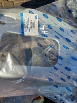 FORD FOCUS MK2 КРЕПЛЕНИЕ СТЕКЛА ЗАДНИЙ РЕМЕНЬ ЗАДНИЙ ПРАВЫЙ ЗАДНИЙ НОВЫЙ ОРИГИНАЛ