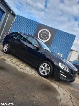 Volvo V60 I Kombi Facelifting 2.0 T3 DRIVE-E 152KM 2016 Volvo V60 I 2.0 T3 2,0, bezwypadkowy, zdjęcie 1