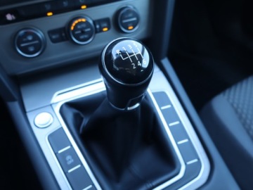 Volkswagen Passat B8 Variant 2.0 TDI BlueMotion SCR 150KM 2016 VW Passat 2.0 TDI, Salon Polska, Serwis ASO, zdjęcie 15