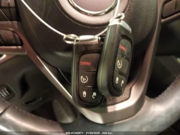 Jeep Cherokee V 2021 Jeep Cherokee 2021 JEEP CHEROKEE LATITUDE LUX 4X4 3.2 Benzyna 271KM, zdjęcie 13