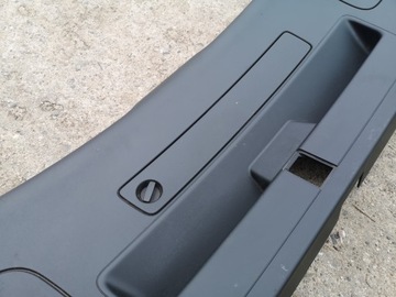 AUDI Q7 4L ОБИВКА КРЫШКИ БАГАЖНИКА 4L0867973A