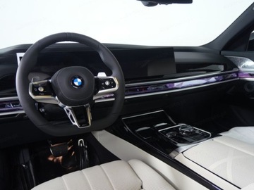 BMW Seria 7 G70 Sedan 3.0 40d 299KM 2025 BMW Seria 7 740d xDrive Sport Sedan 3.0 (299KM) 2025, zdjęcie 9