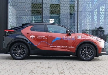 Toyota C-HR II SUV Plug-In 2.0 Hybrid Dynamic Force Plug-in  223KM 2025 Toyota C-HR C-HR PHEV Tokyo Edition FV23 DEMO Bezwypadkowy KINTO, zdjęcie 3