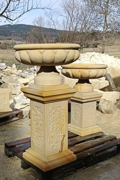 Колонны с вазами, камень песчаник