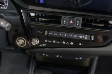 Lexus ES VII (XV70) Sedan Facelifting 300h 218KM 2023 Lexus ES 300h F Sport Design 2.5 Hybryda 218KM, zdjęcie 28