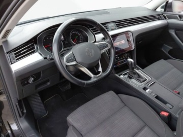 Volkswagen Passat B8 Variant Facelifting 1.5 TSI EVO 150KM 2021 Volkswagen Passat Variant 1.5TSI 150KM Business DSG SalonPL SerwisASO Acc, zdjęcie 13
