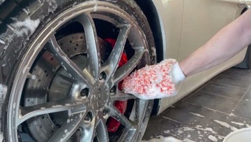 CarPro WheelsMitt - рукавица из микрофибры для мойки колес