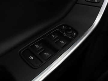 Volvo V60 I Kombi Facelifting 2.0 D3 DRIVE-E 150KM 2016 Volvo V60 2.0D Automat Business Navi Tempomat, zdjęcie 31