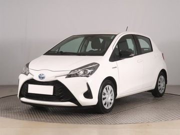 Toyota Yaris III Hatchback 5d Facelifting Hybrid 100KM 2017 Toyota Yaris 1.5 Hybrid, Salon Polska, zdjęcie 1