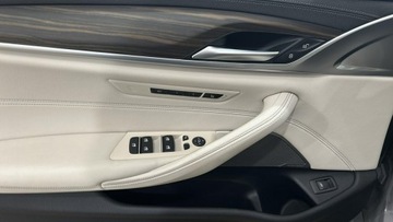 BMW Seria 5 G30-G31 Touring Facelifting 3.0 530d 286KM 2022 BMW 530 xDrive mHEV Luxury Line Kombi, zdjęcie 12