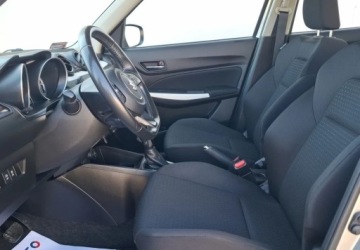 Suzuki Swift VI Hatchback Facelifting 1.2 DualJet SHVS 83KM 2021 Suzuki Swift serwisowany 1.2 Benzyna 83KM, zdjęcie 13