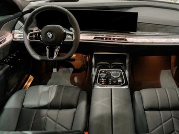 BMW Seria 7 G70 Sedan 3.0 40d 299KM 2025 BMW Seria 7 740d xDrive Sport Sedan 3.0 (299KM) 2025, zdjęcie 8