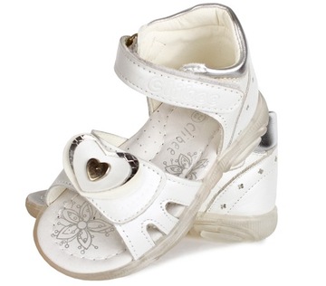 Белые сандалии серебряная кожа профилированная липучка клиба 23