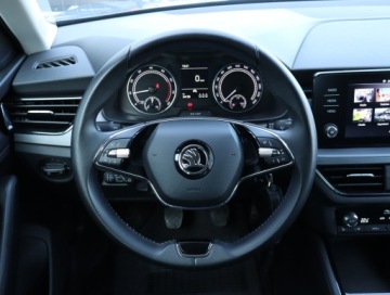 Skoda Kamiq Crossover 1.0 TSI 110KM 2022 Skoda Kamiq 1.0 TSI, Salon Polska, Serwis ASO, zdjęcie 19