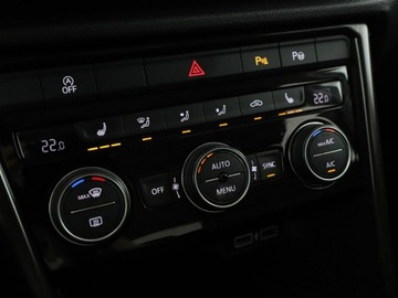 Volkswagen T-Roc I SUV 1.0 TSI 115KM 2018 Volkswagen T-Roc navi klima auto grzane fotele, zdjęcie 27