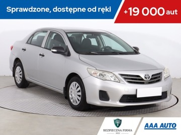 Toyota Corolla X Sedan Facelifting 1.4 D-4D 90KM 2013 Toyota Corolla 1.4 D-4D, Salon Polska, Klima