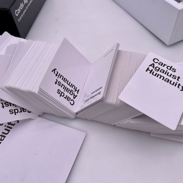 Cards Against Humanity — международное издание карточной игры на английском языке.