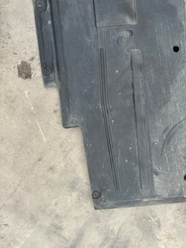 КРЫШКА ШАССИ ПРАВАЯ AUDI A4 B8 8K0825208D