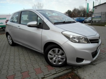 Toyota Yaris III Hatchback 5d Facelifting 1.0 VVT-i 69KM 2014 Toyota Yaris Salon Polska Klimatyzacja Wspomaganie Abs Benzyna 69KM, zdjęcie 1