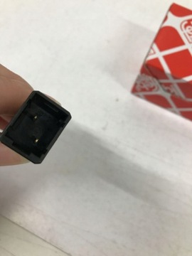 ВЫКЛЮЧАТЕЛЬ СТОП-СИГНАЛОВ OPEL MOVANO 37052 FEBI