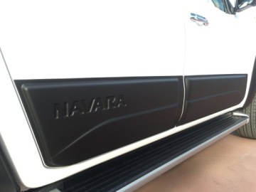 Накладки на двери Nissan Navara D23 NP300