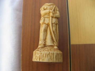 Большие деревянные наборы турнирных шахмат с подставкой 55 x 55 см для знатока.