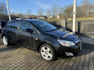 Opel Astra J Hatchback 5d 1.4 Turbo ECOTEC 140KM 2011 Opel Astra 1,4 Turbo 140 ps ładna świezo, zdjęcie 1