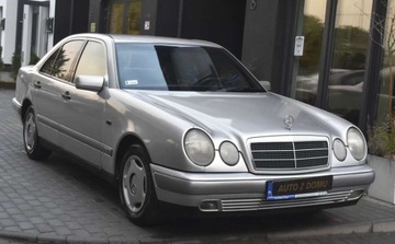 Mercedes Klasa E W210 Sedan 2.3 150KM 1996 Mercedes-Benz Klasa E Mercedes-Benz Klasa E 230 Classic 2.3 Benzyna 150KM, zdjęcie 2