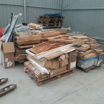 Akcesoria meblowe około 3 palet