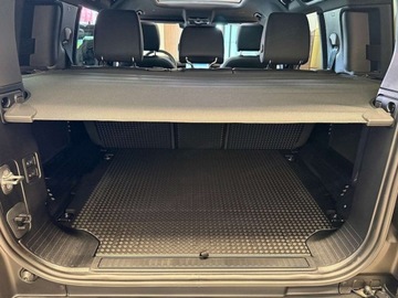 Land Rover Defender IV (L663) Hard Top 90 3.0D R6 250KM 2025 Defender 110 D250 X-Dynamic SE 3.0 (250KM) 2025, zdjęcie 12