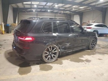 BMW X7 2022 BMW X7 M50i, 2022r., 4x4, 4.4L 4.4 Benzyna 523KM, zdjęcie 2