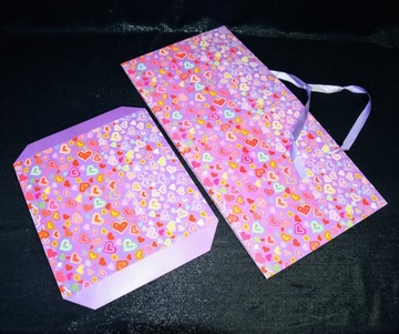 PUDEŁKO PREZENTOWE 22X22 CM 4 WZORY