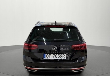 Volkswagen Passat B8 Variant Facelifting 2.0 TDI SCR 150KM 2022 Volkswagen Passat Unikatowe wyposazenie - Masaze - 4 kamery - LED Matrix -, zdjęcie 5